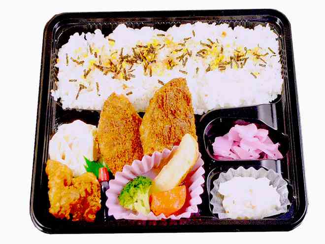 メンチカツ弁当　パック茶（200ml）付き