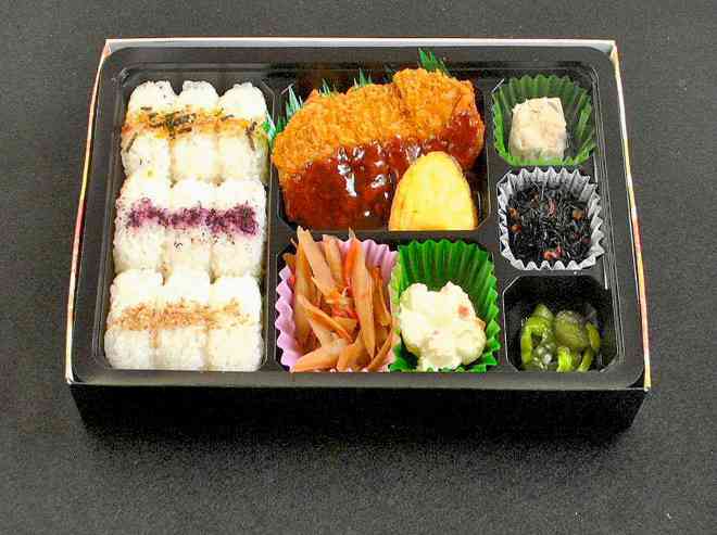 とんかつ弁当 パック茶（200ml）付き