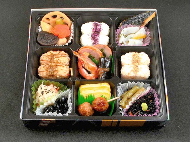 揚げ物を使わないお弁当　9枡和風弁当 （ケ）緑茶ペットボトル（500ml）付き