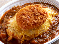 オムライス(チーズカレーソース)とカニクリームコロッケ おべんとう亭