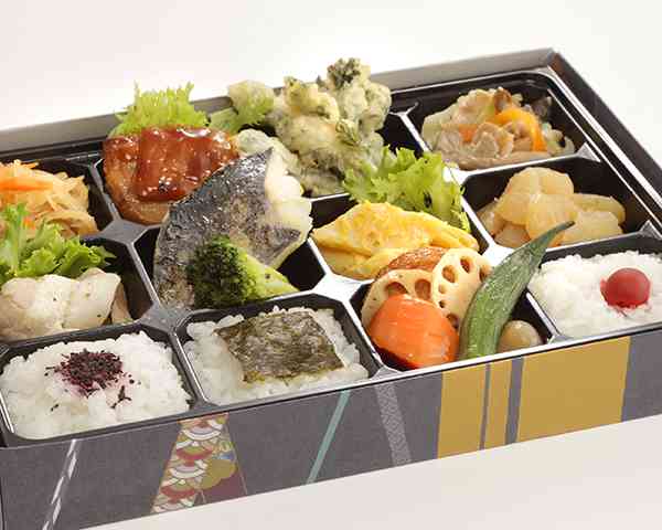 特選市松　和風市松御膳（鰆の塩焼き、鶏の照焼き、天ぷら）板前寅次郎