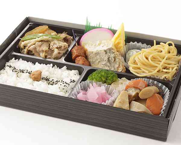 牛すき焼きと鰆（さわら）竜田揚げの会議用弁当