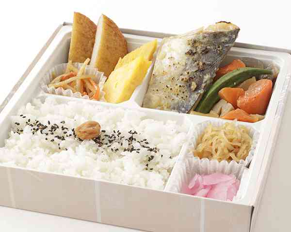 鰆（サワラ）塩麹焼きと京風煮物弁当