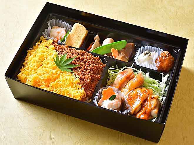 鶏照り焼きと2色弁当　桃（もも）